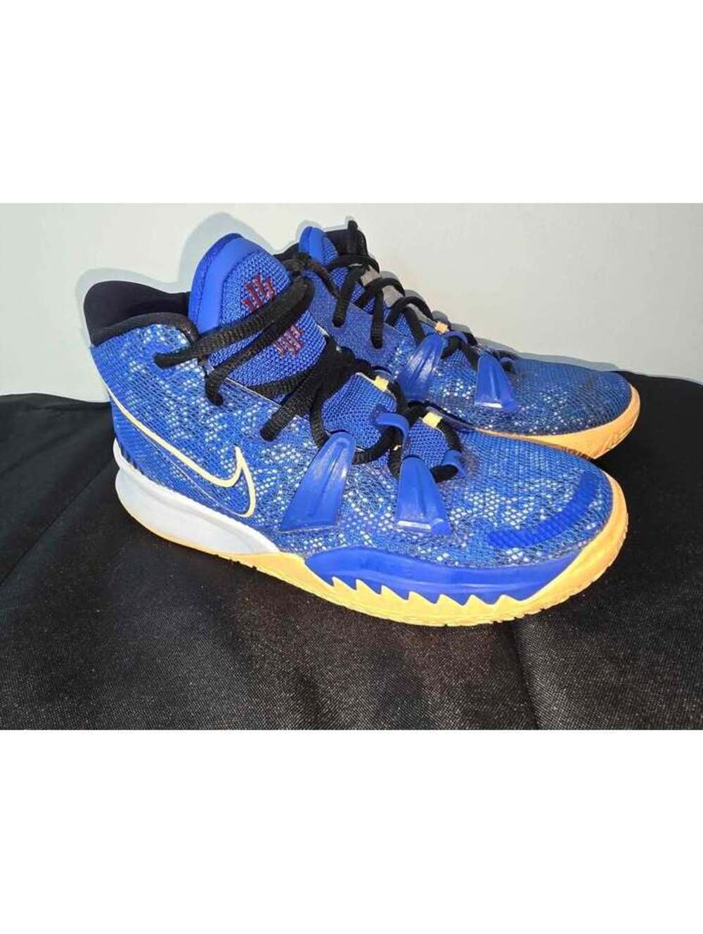 Nike Kyrie 7 Mid Sisterhood Size 3.5Y